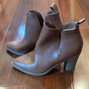 Universal Thread Brown Heeled Boots
